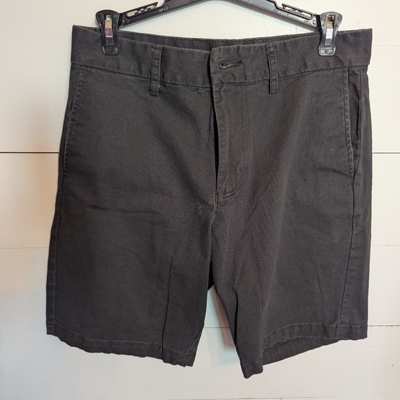 Old Navy Men's Dark Gray Chino Shorts - Picture 4 of 4